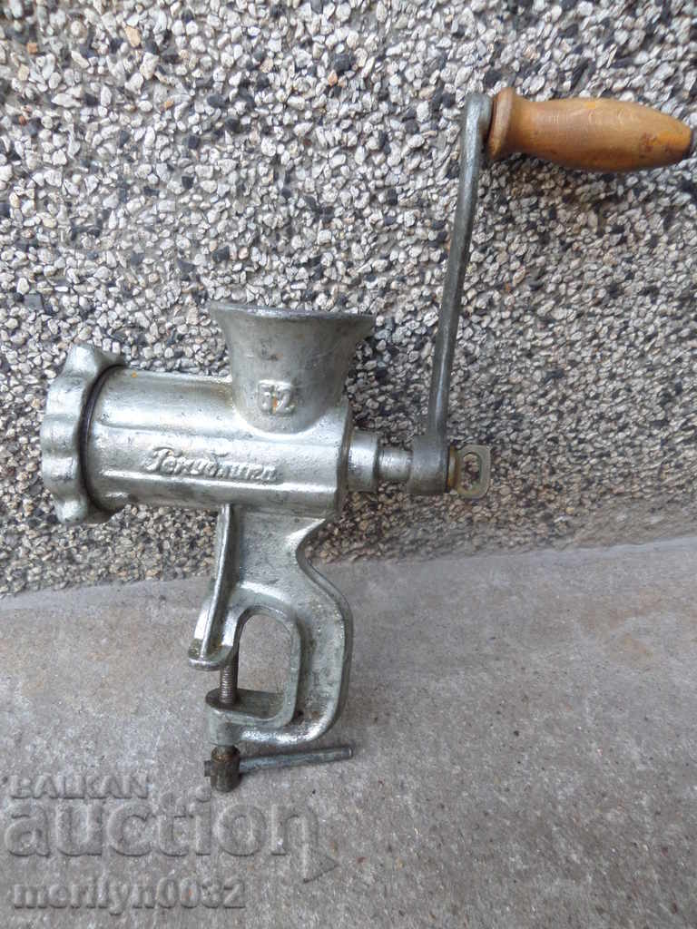 Παλιά μηχανή για να αλέσει την μηχανή κοπής κιμά με τιμή 45.00 BGN | € 23.01