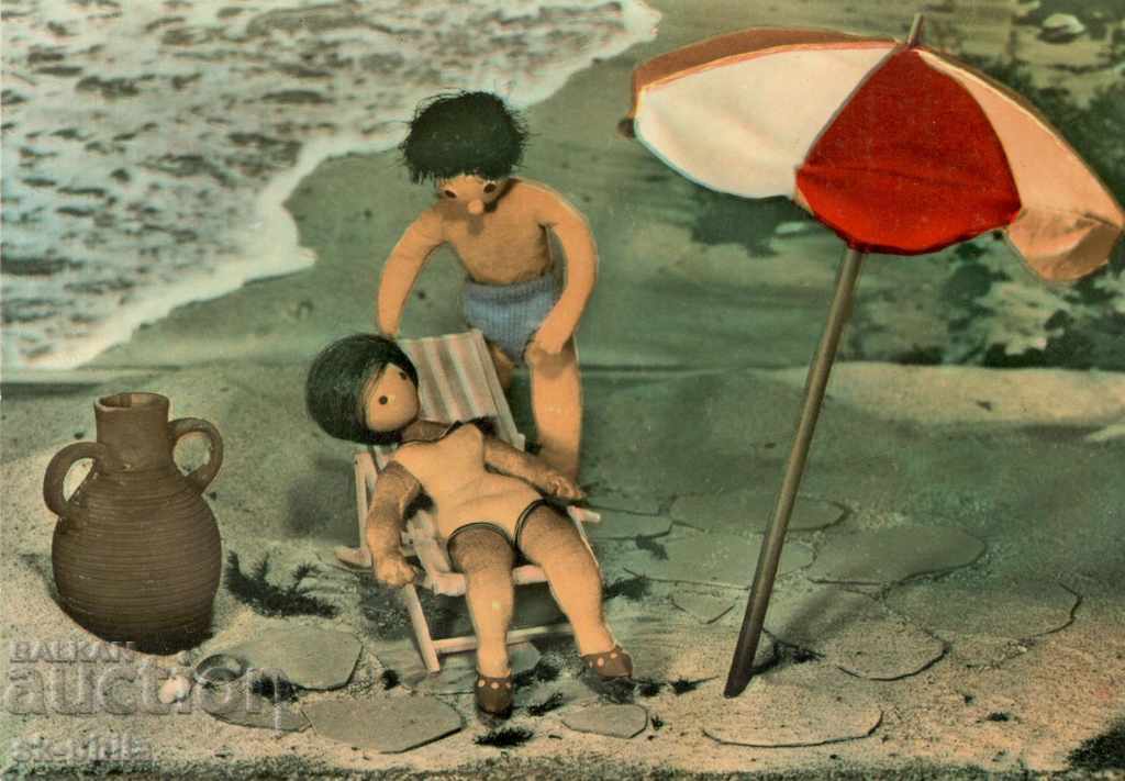 Carte poștală - Folclor, pe plajă - model cu păpuși