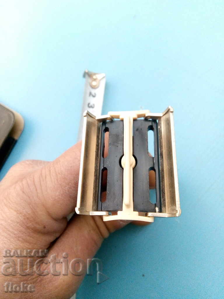 Delivery of Shavers bg