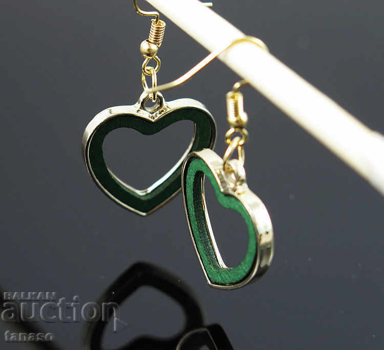 Σκουλαρίκια - καρδιές των πράσινων ξύλου σε ένα μεταλλικό περίβλημα με τιμή 12.00 BGN | € 6.14