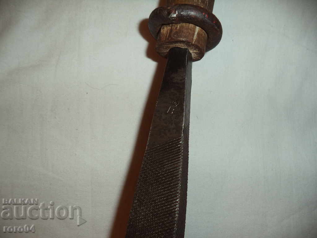 HUGE OLD SAW - BAT - XL SIZE - 6 HUGE OLD SAW - BAT - XL SIZE - 6