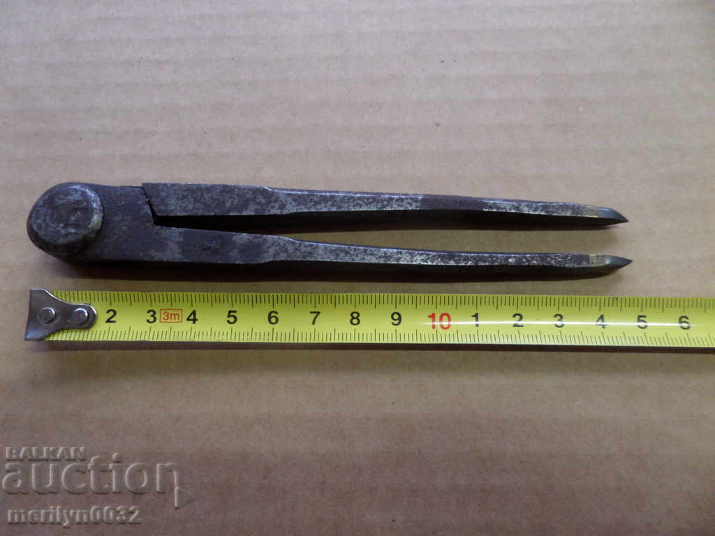 Delivery of An old tinplate, a tool Delivery of An old tinplate, a tool