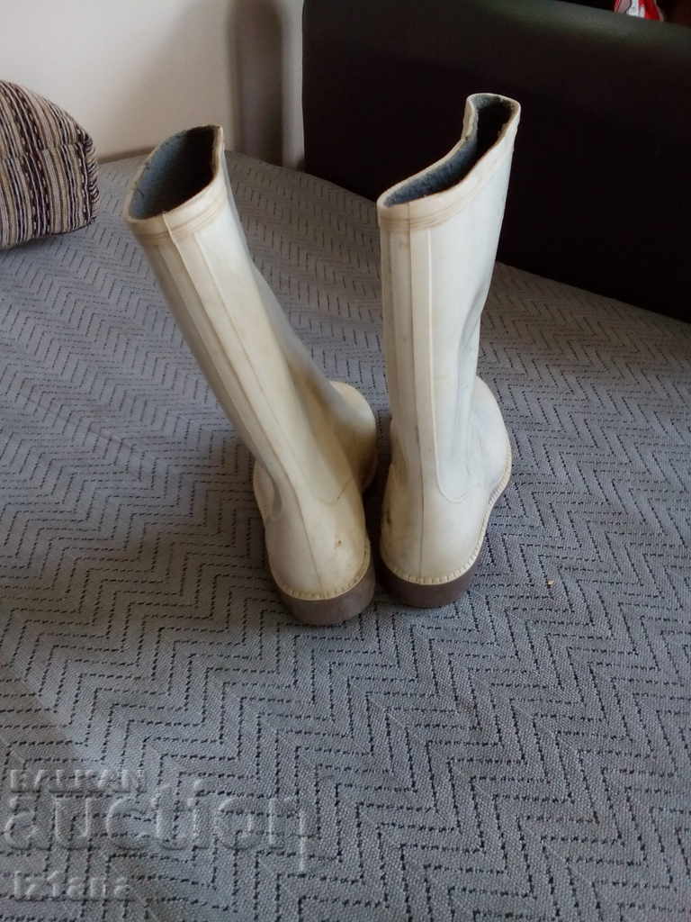 Доставка на Стари Детски гумени ботуши ПИРИН Доставка на Стари Детски гумени ботуши ПИРИН