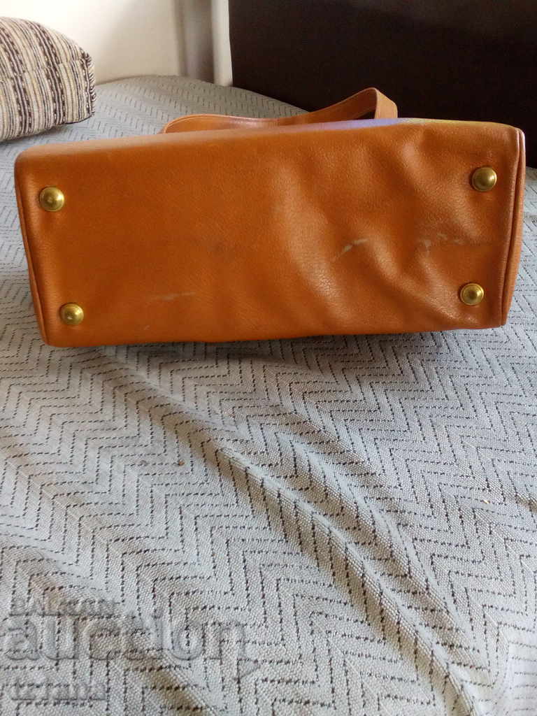 An old leather luggage bag - 5 An old leather luggage bag - 5