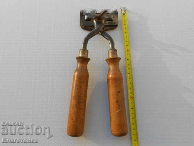 Стара машинка за подстригване с цена 30.00 лв. | € 15.34 Стара машинка за подстригване с цена 30.00 лв. | € 15.34