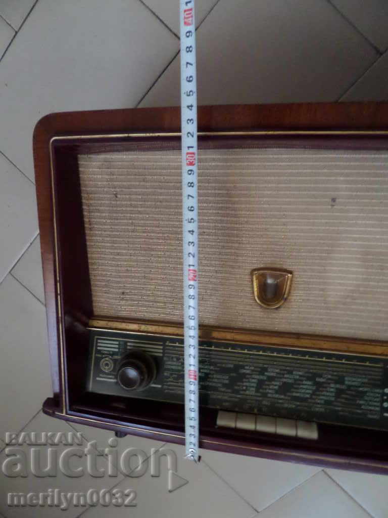 Auction  Old Phillips radio, radio lamp