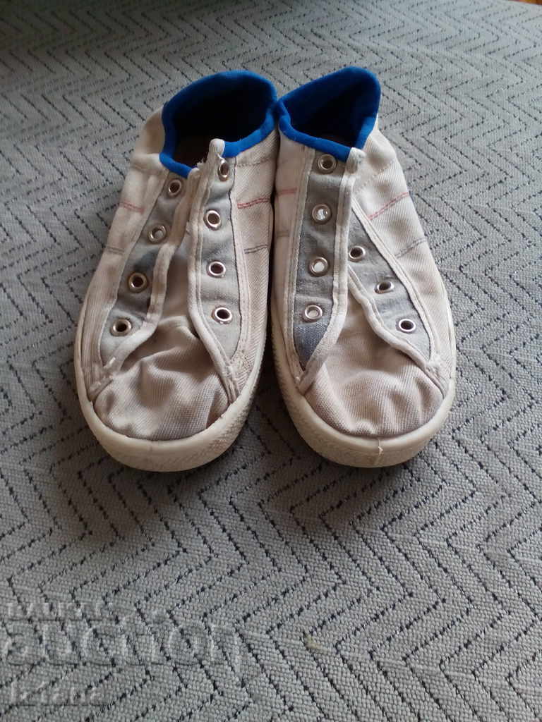 Auction Old sneakers, canvas PIRIN Auction Old sneakers, canvas PIRIN