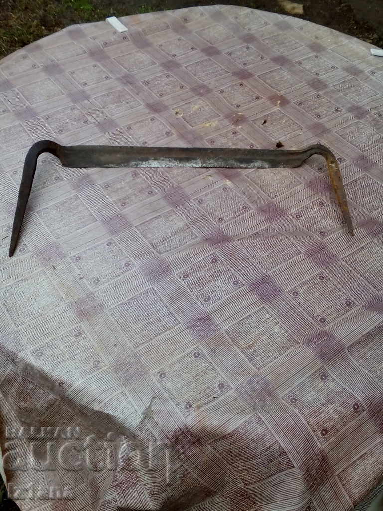 Auction An old tool, a peeler Auction An old tool, a peeler