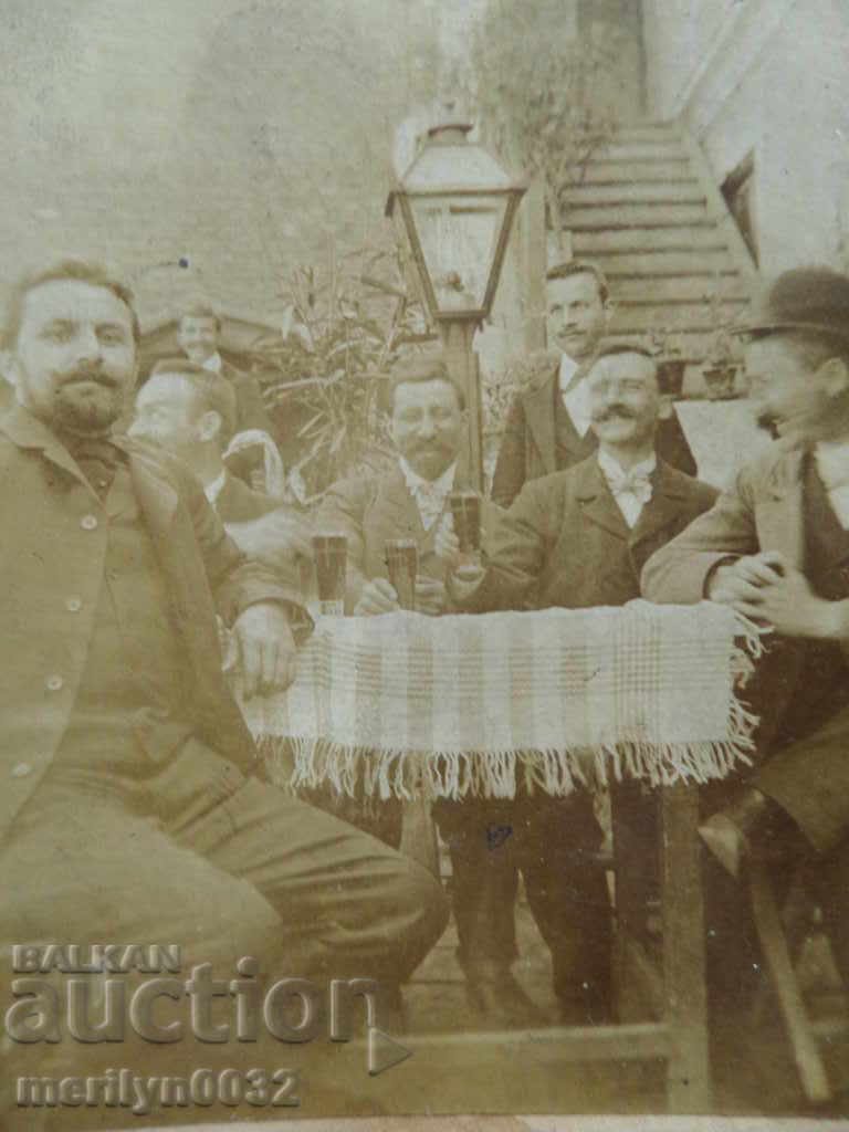 Снимка на картон фотография кръчма в Търново нач 20-ти век