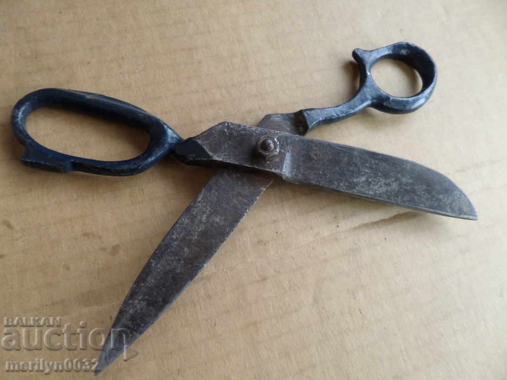 Old tailor's scissors with price 28.00 BGN | € 14.32 Old tailor's scissors with price 28.00 BGN | € 14.32