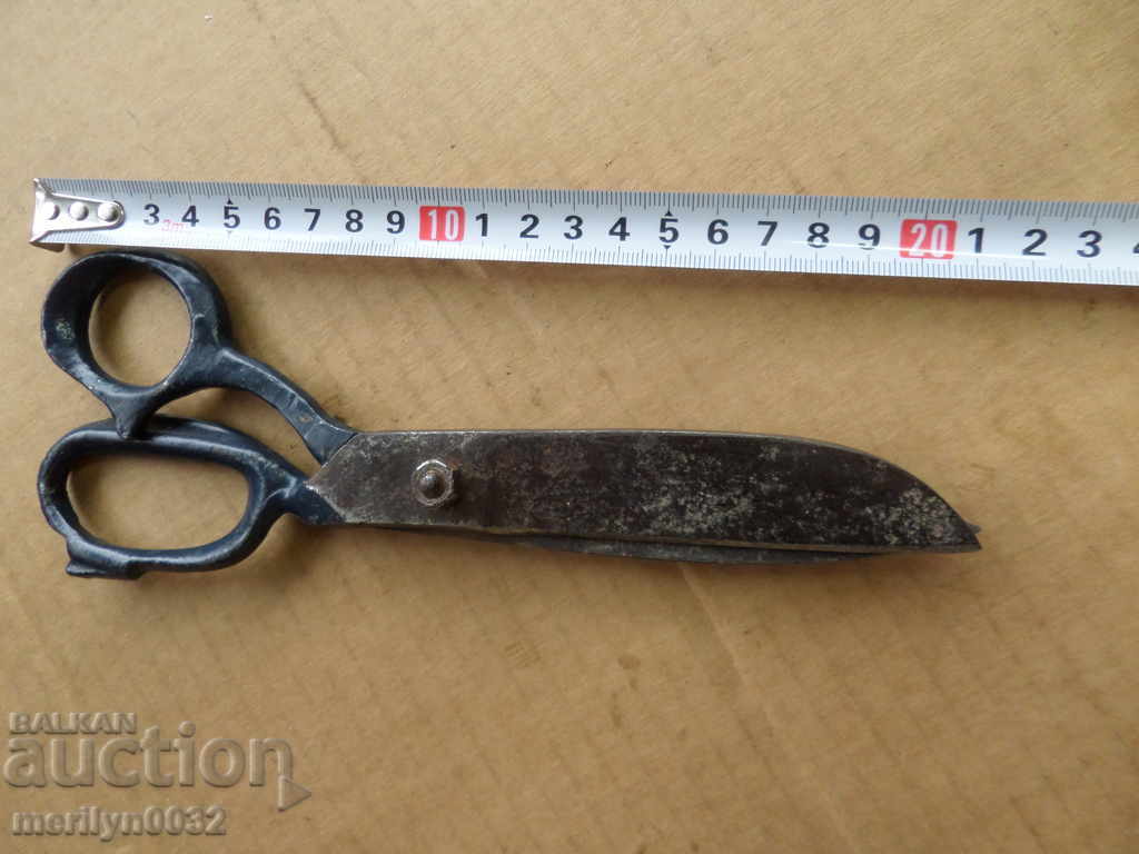Auction Old tailor's scissors Auction Old tailor's scissors