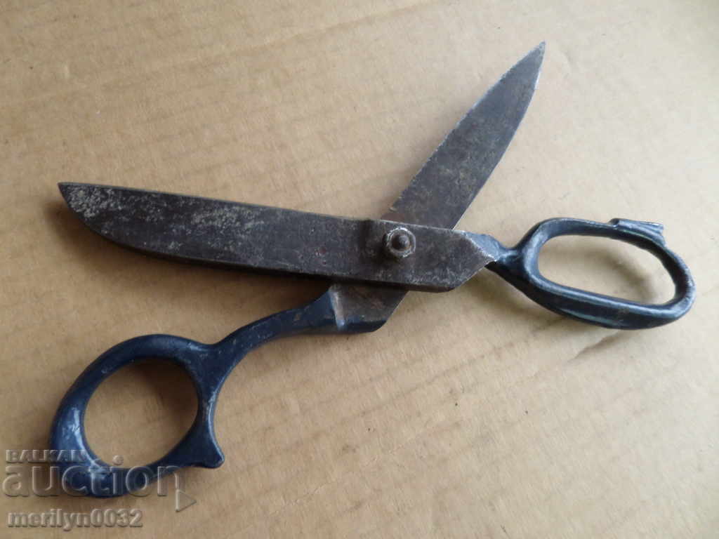 Delivery of Old tailor's scissors Delivery of Old tailor's scissors