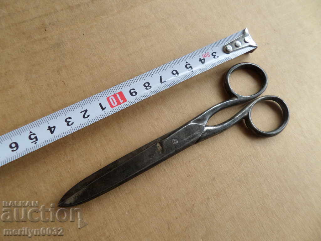 Delivery of Old scissors Delivery of Old scissors