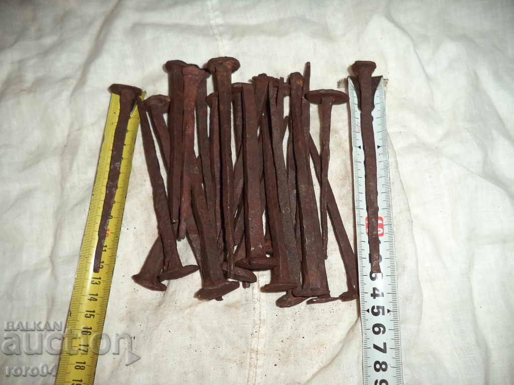 СТАРИ РЪЧНО КОВАНИ ПИРОНИ / ГВОЗДЕИ - 25 БРОЯ - 7