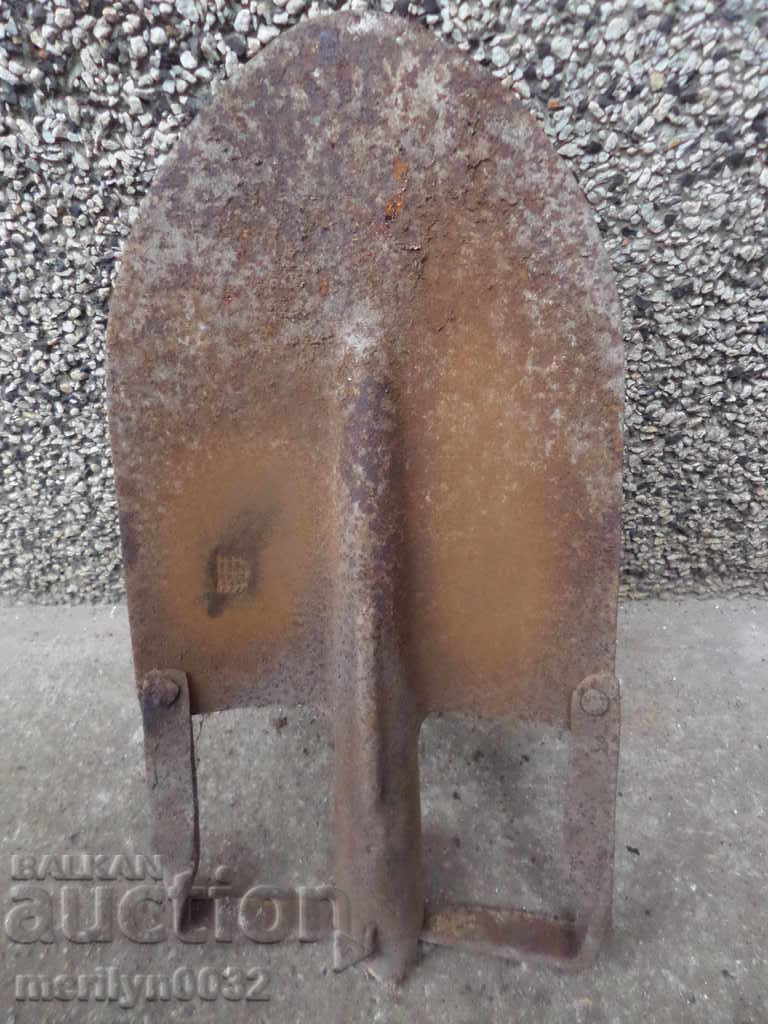 Auction  Old straight shovel, wrought iron