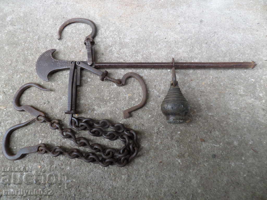Ottoman scales with top, scale, weights, wrought iron