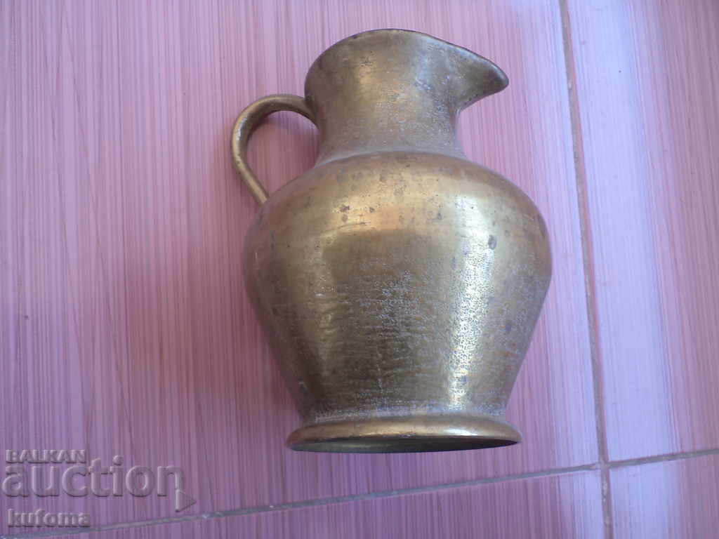 Auction Bronze jug 18 cm Auction Bronze jug 18 cm