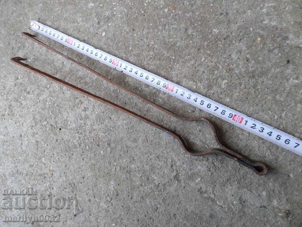 Auction  Old dilaf, mash, wrought iron for pimp