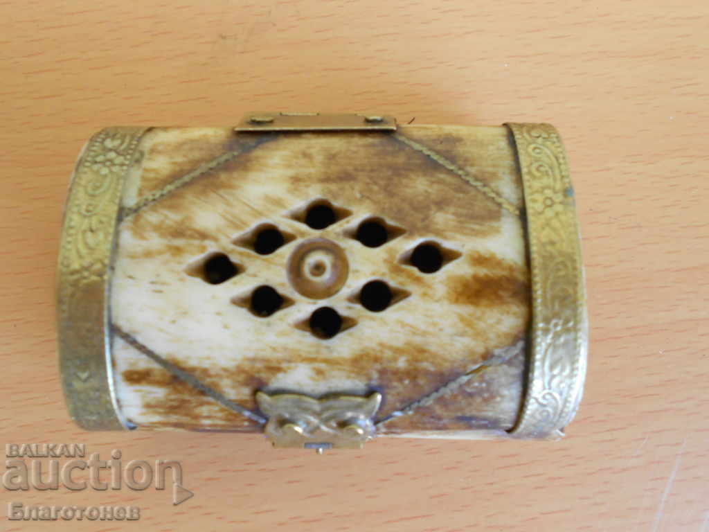 οστών κουτί με τιμή 25.00 BGN | € 12.78