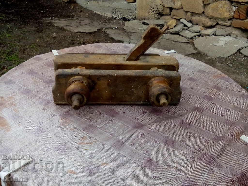 An old carving grater with price 26.00 BGN | € 13.29 An old carving grater with price 26.00 BGN | € 13.29