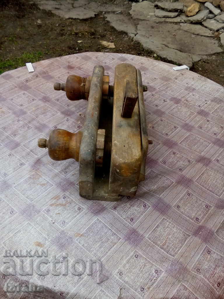 Auction An old carving grater Auction An old carving grater