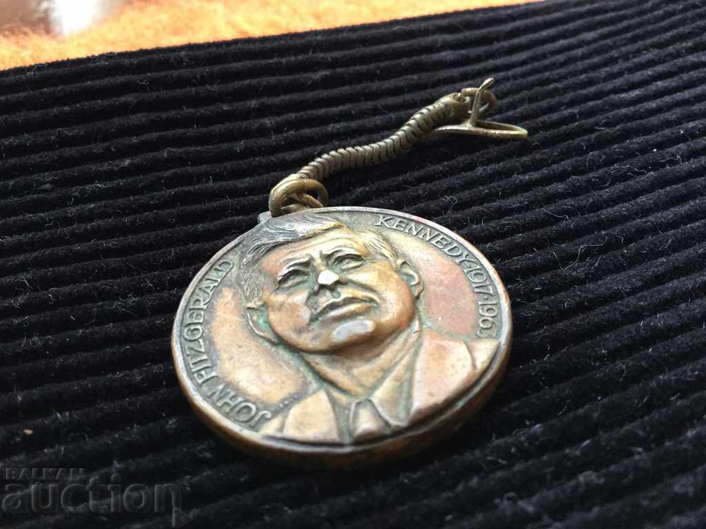 Μετάλλιο Προέδρου Κένεντι και ο Πάπας Ιωάννης 23 του Βατικανού το 1963 με τιμή 43.00 BGN | € 21.99 Μετάλλιο Προέδρου Κένεντι και ο Πάπας Ιωάννης 23 του Βατικανού το 1963 με τιμή 43.00 BGN | € 21.99