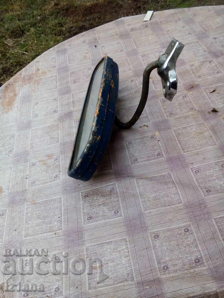 Oglinda auto veche cu preț 10.00 BGN | € 5.11 Oglinda auto veche cu preț 10.00 BGN | € 5.11