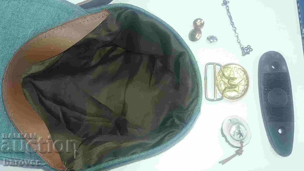 Lot de lucruri militare vechi cu preț € 20.45 | 40.00 BGN Lot de lucruri militare vechi cu preț € 20.45 | 40.00 BGN