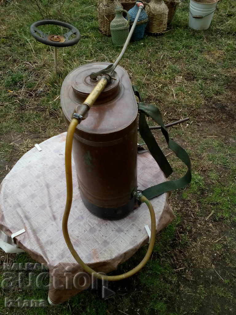 Auction An old sprinkler Auction An old sprinkler