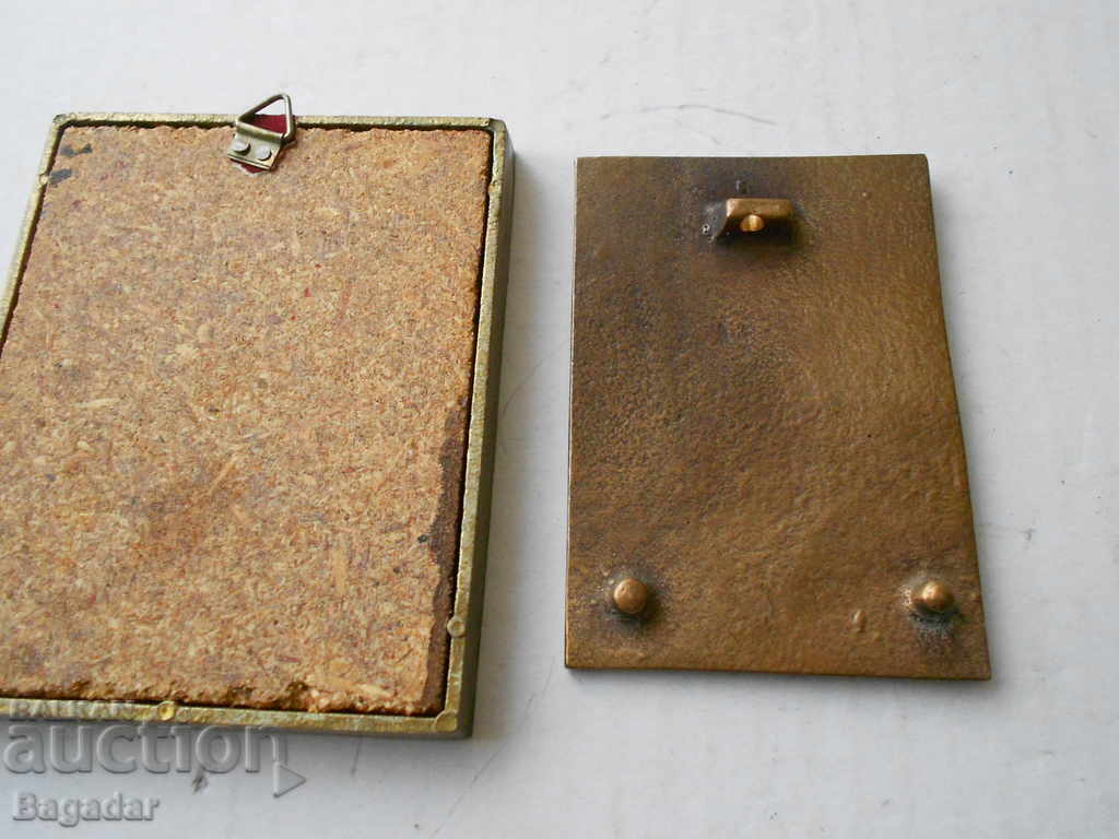 Delivery of Bronze enamel icon Delivery of Bronze enamel icon