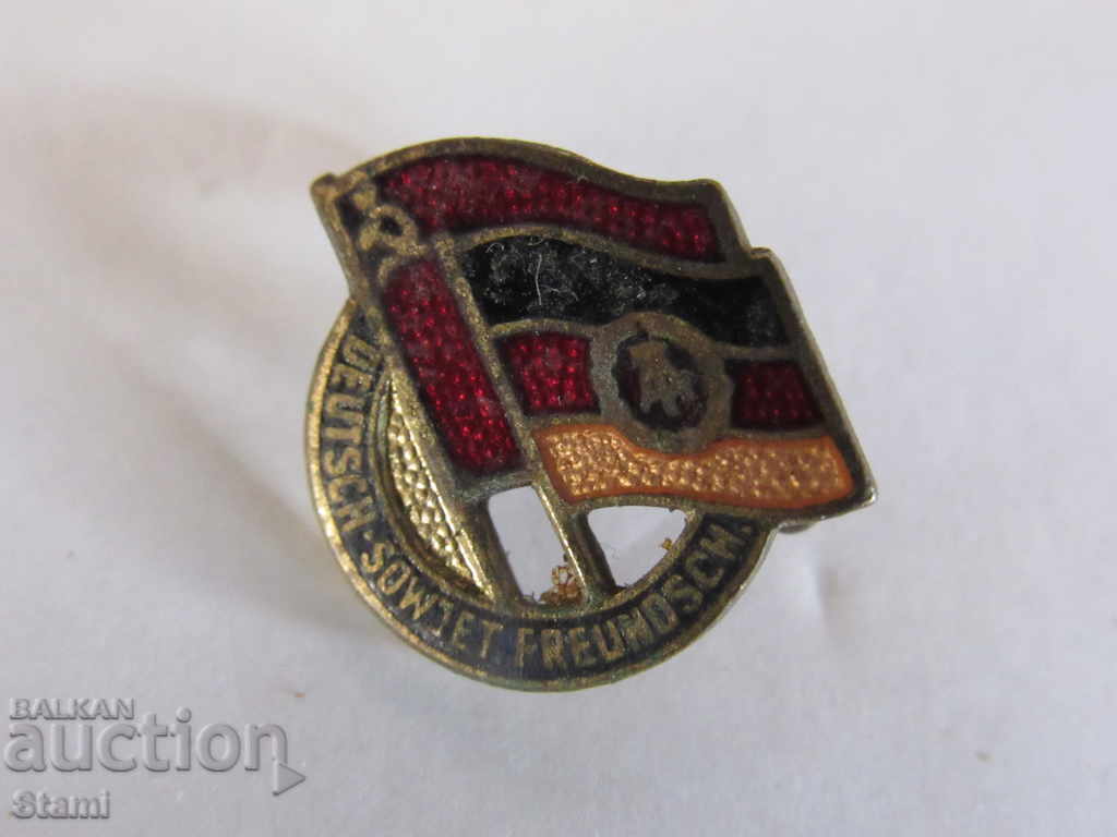 Badge: Deutsh sowjet freuhosh / German-Soviet friendship with price 8.00 BGN | € 4.09 Badge: Deutsh sowjet freuhosh / German-Soviet friendship with price 8.00 BGN | € 4.09