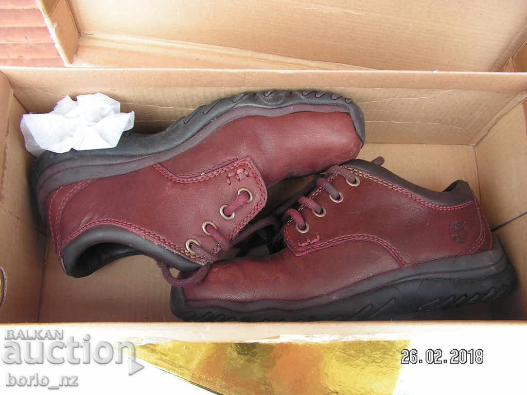 Auction 8855. CHILDREN LEATHER TIMBERLAND LEATHER SHOES AND Auction 8855. CHILDREN LEATHER TIMBERLAND LEATHER SHOES AND