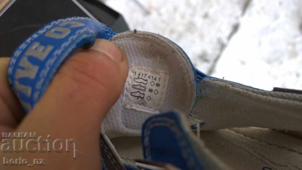 Licitație 8860. Încălțăminte pentru copii sandale din piele REZERVAT utilizabil EW Licitație 8860. Încălțăminte pentru copii sandale din piele REZERVAT utilizabil EW