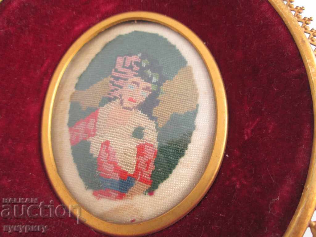Old hand-sewn little tapestry with a beautiful frame with price 30.00 BGN | € 15.34 Old hand-sewn little tapestry with a beautiful frame with price 30.00 BGN | € 15.34