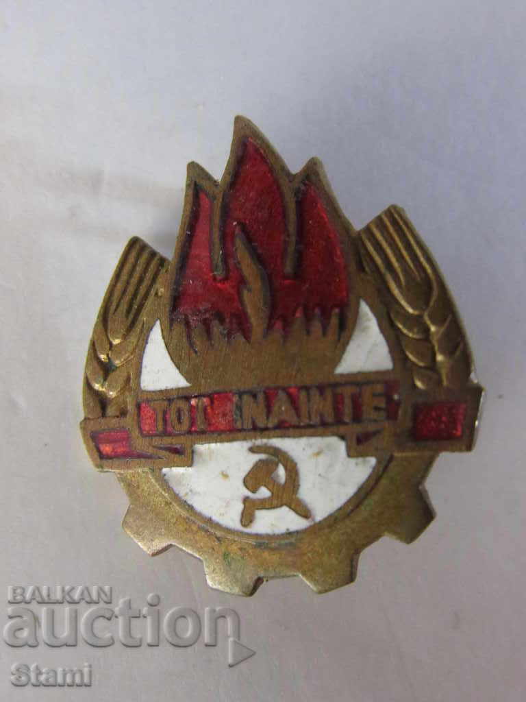Badge: TOT NAINTE / Romanian pioneering organization