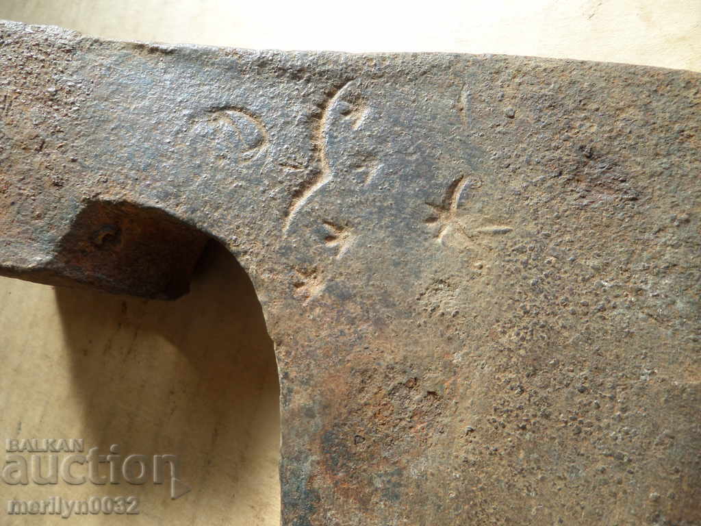 An old ax with a pressed toothed saber hat without a gauze with price 54.00 BGN | € 27.61 An old ax with a pressed toothed saber hat without a gauze with price 54.00 BGN | € 27.61