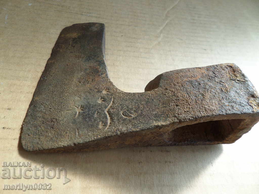 Auction An old ax with a pressed toothed saber hat without a gauze Auction An old ax with a pressed toothed saber hat without a gauze