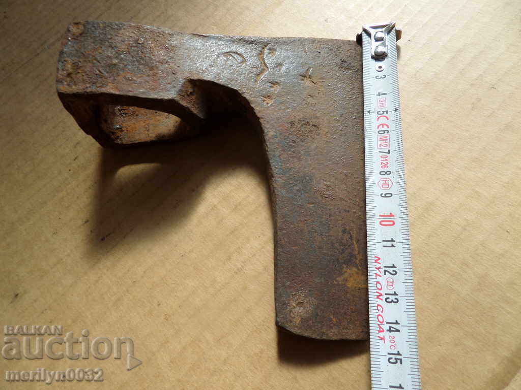 Delivery of An old ax with a pressed toothed saber hat without a gauze Delivery of An old ax with a pressed toothed saber hat without a gauze