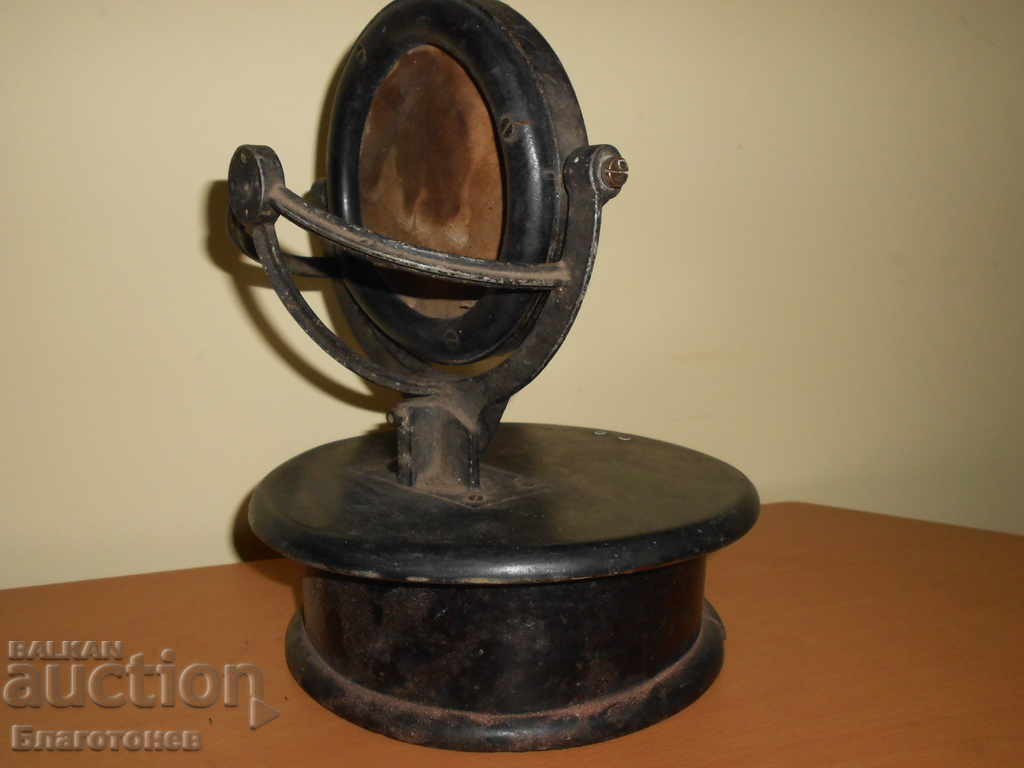 Παλιά καθρέφτη 1930 με τιμή 185.00 BGN | € 94.59 Παλιά καθρέφτη 1930 με τιμή 185.00 BGN | € 94.59