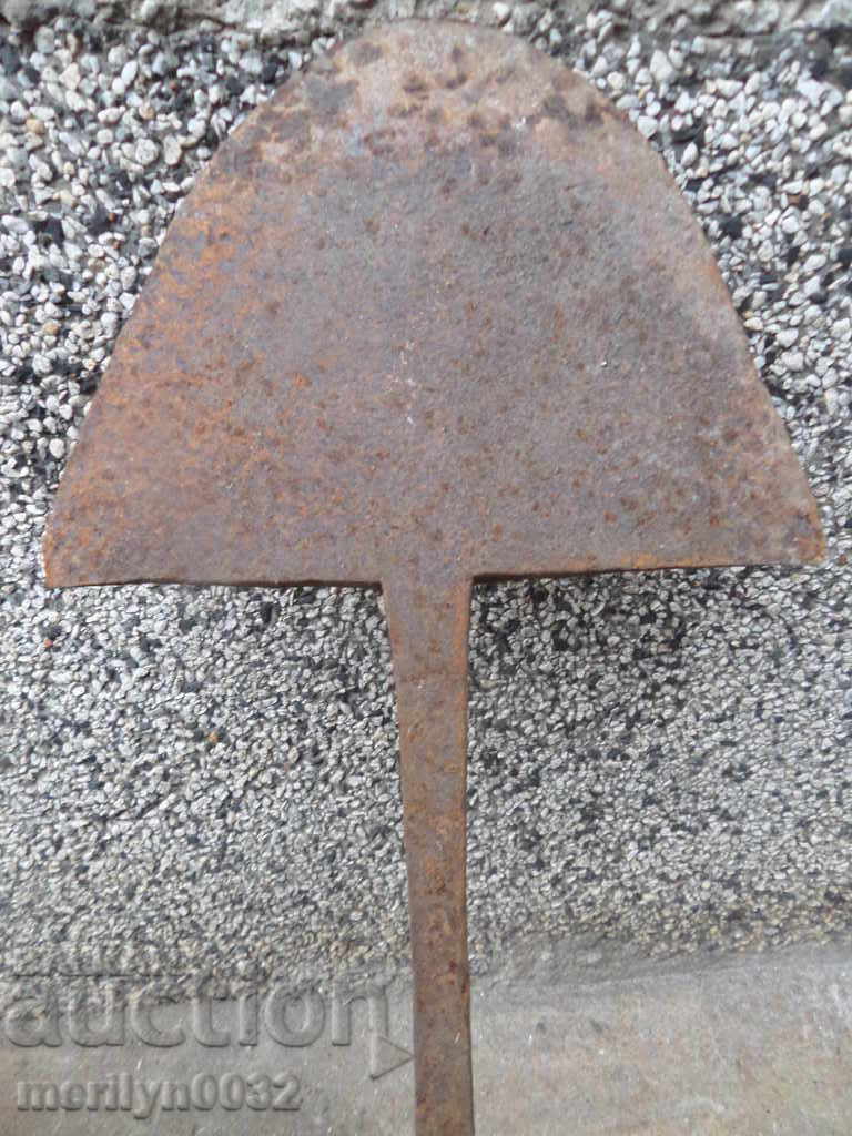 Auction Hand forged lump from an old plow, wrought iron Auction Hand forged lump from an old plow, wrought iron