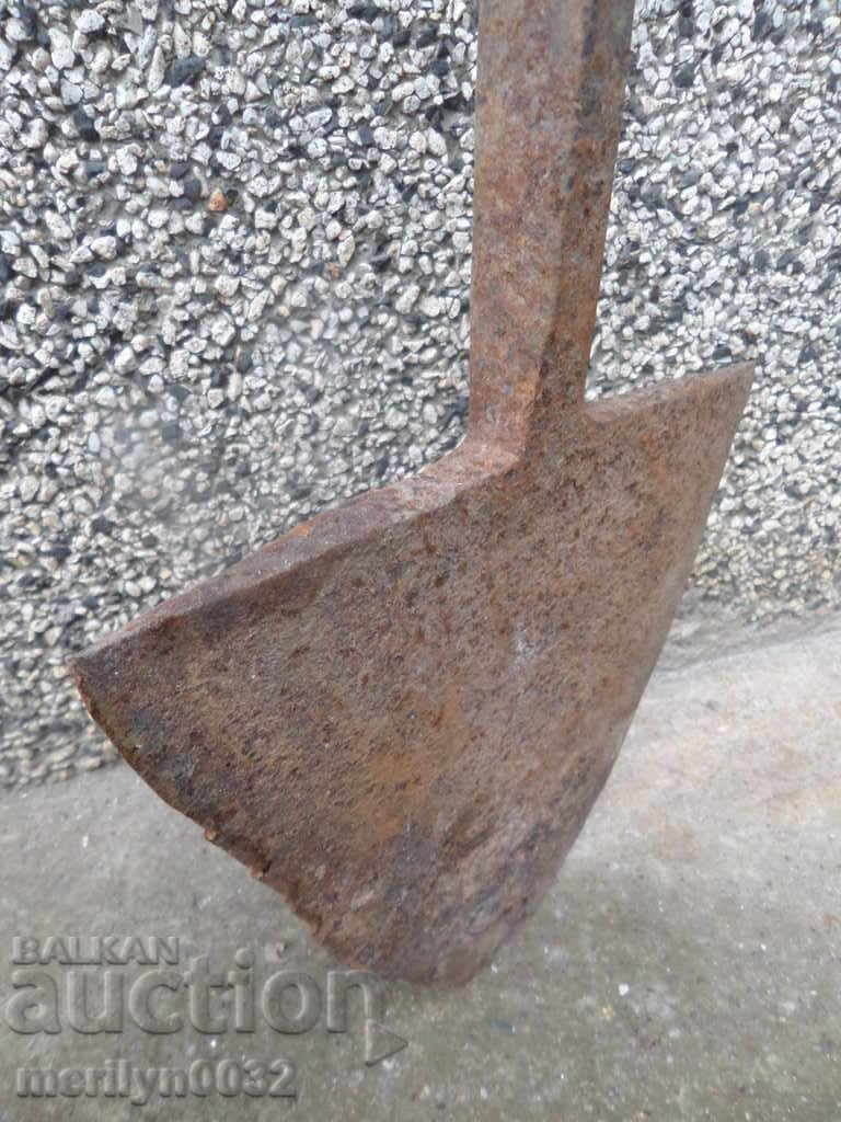 Auction Hand forged lump from an old plow, wrought iron Auction Hand forged lump from an old plow, wrought iron