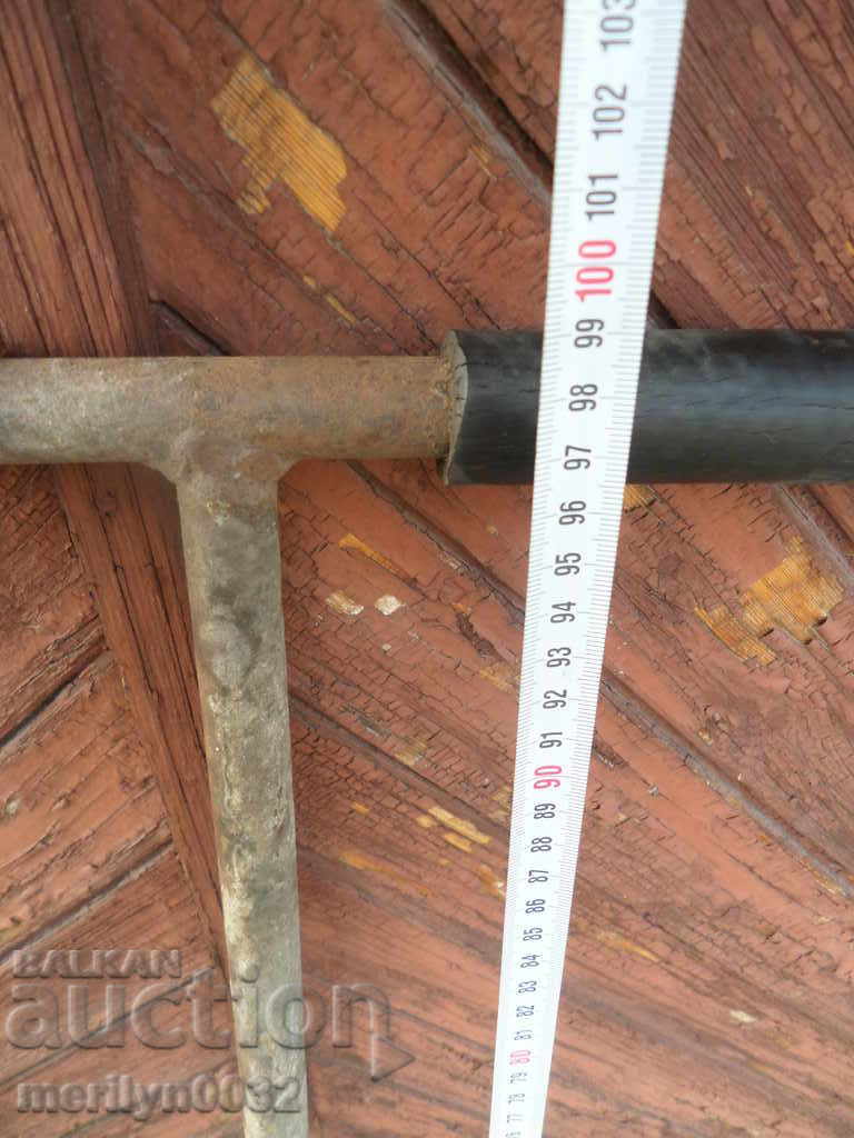 Auction Swirl for punching hole holes for tomatoes, fences Auction Swirl for punching hole holes for tomatoes, fences