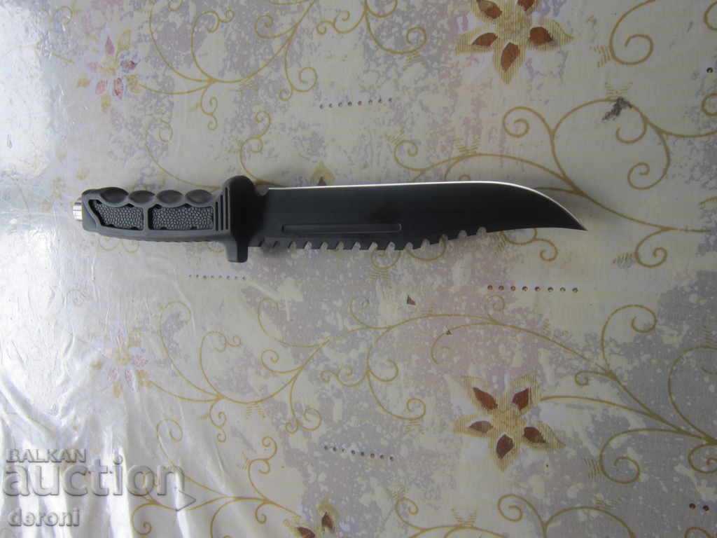 Auction Military Tactical Knife with Kanias Auction Military Tactical Knife with Kanias