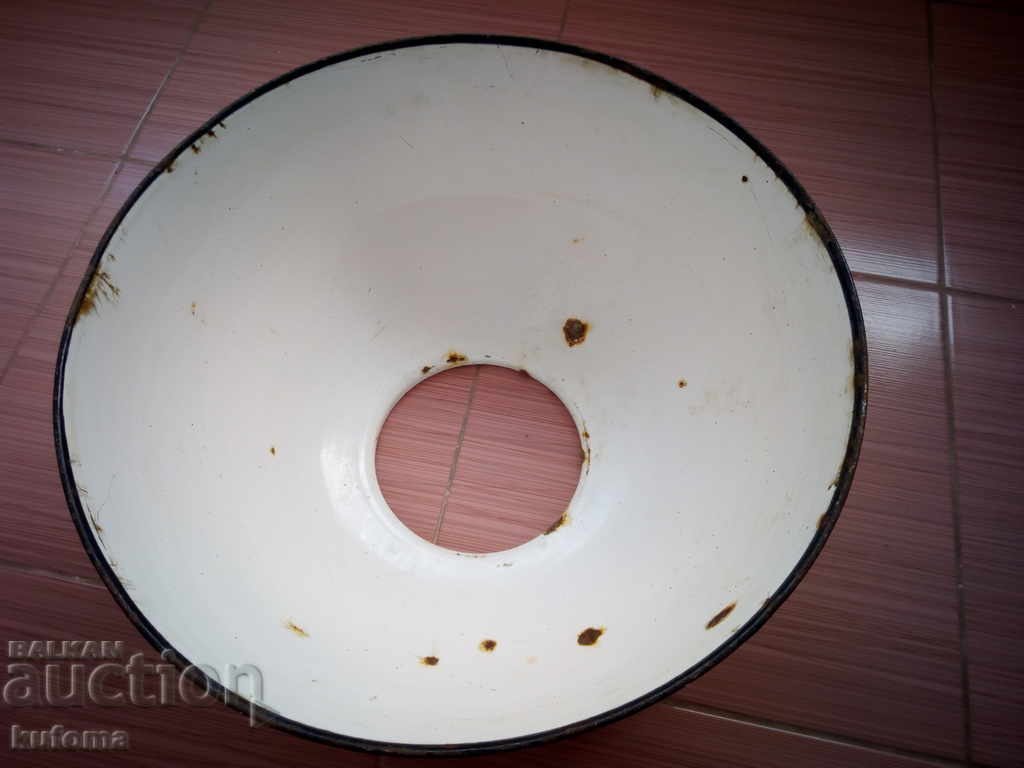 Auction Reflector of an old enamelled lamp - an enamelled lamp Auction Reflector of an old enamelled lamp - an enamelled lamp