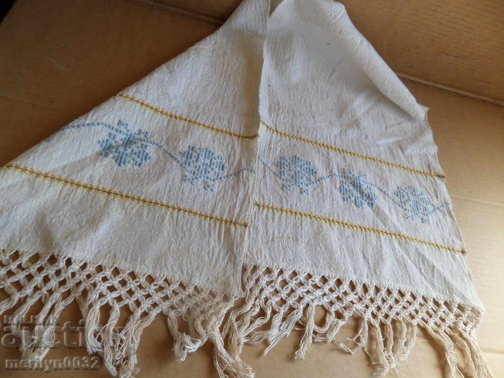 Vechi pânză dantelă costum de broderie țesute manual cu preț 39.00 BGN | € 19.94 Vechi pânză dantelă costum de broderie țesute manual cu preț 39.00 BGN | € 19.94