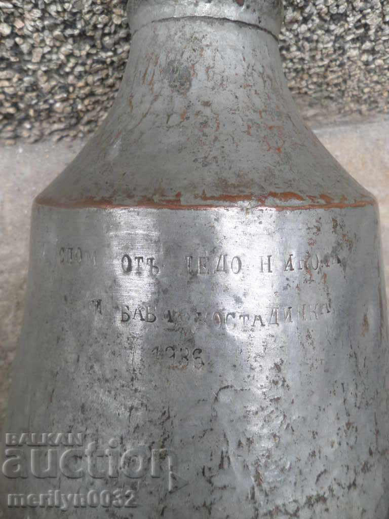 Auction  An old guy with the inscription of a bibber baker jugs a copper pot