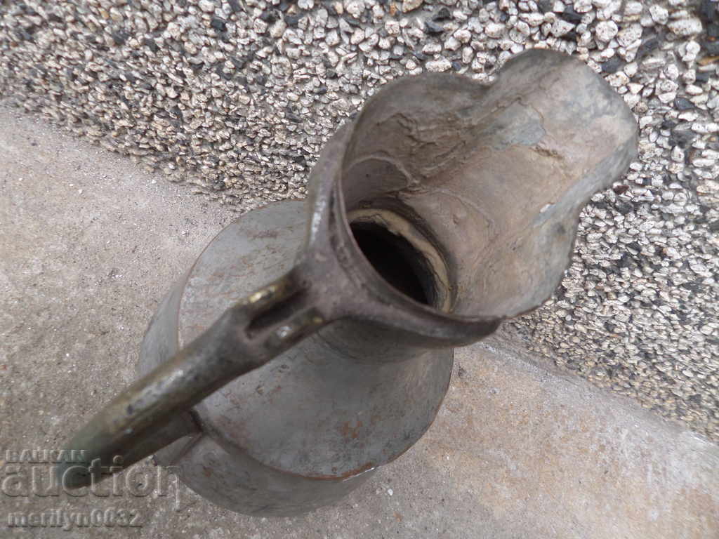 Delivery of An old guy with the inscription of a bibber baker jugs a copper pot