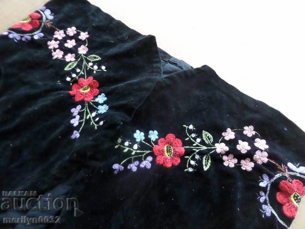 Black velvet cloth with embroidery with price 69.00 BGN | € 35.28 Black velvet cloth with embroidery with price 69.00 BGN | € 35.28