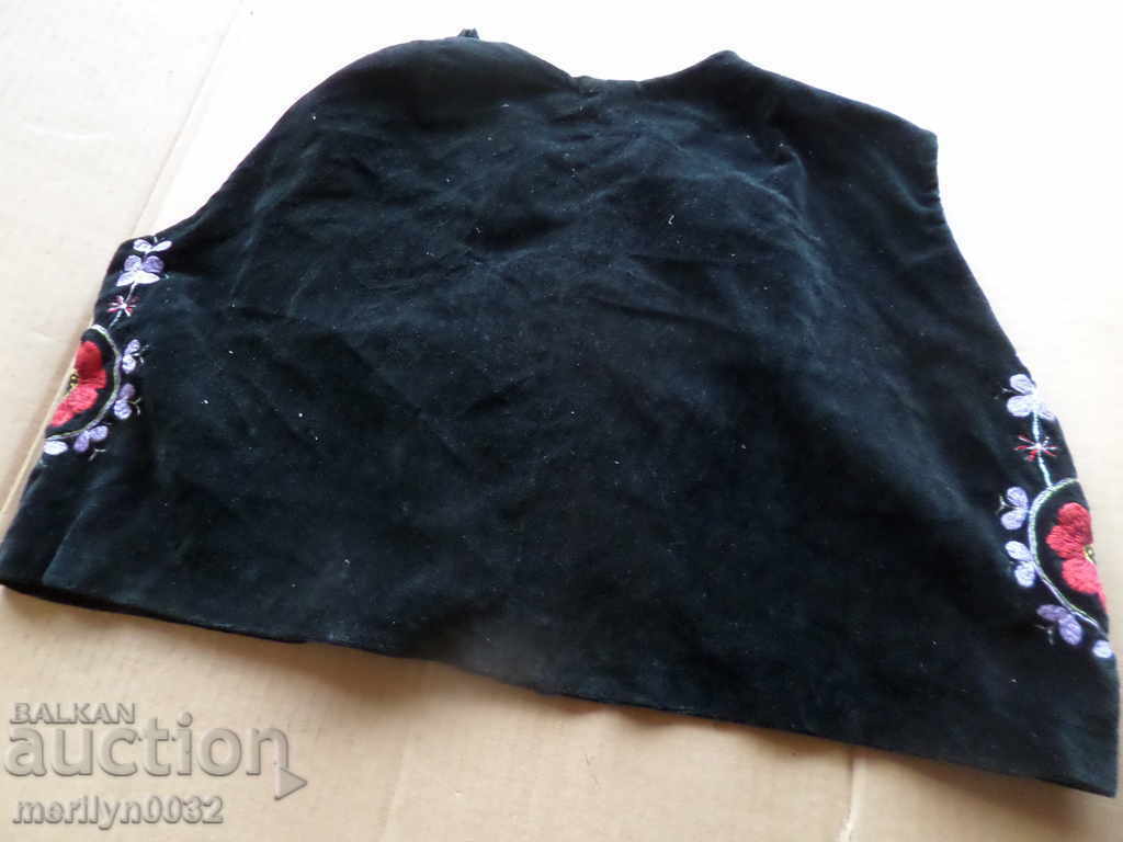Auction Black velvet cloth with embroidery Auction Black velvet cloth with embroidery