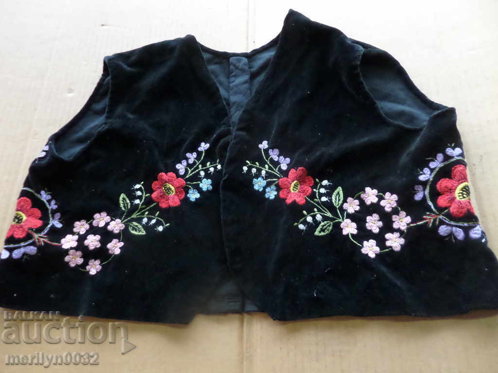 Black velvet cloth with embroidery - 6 Black velvet cloth with embroidery - 6